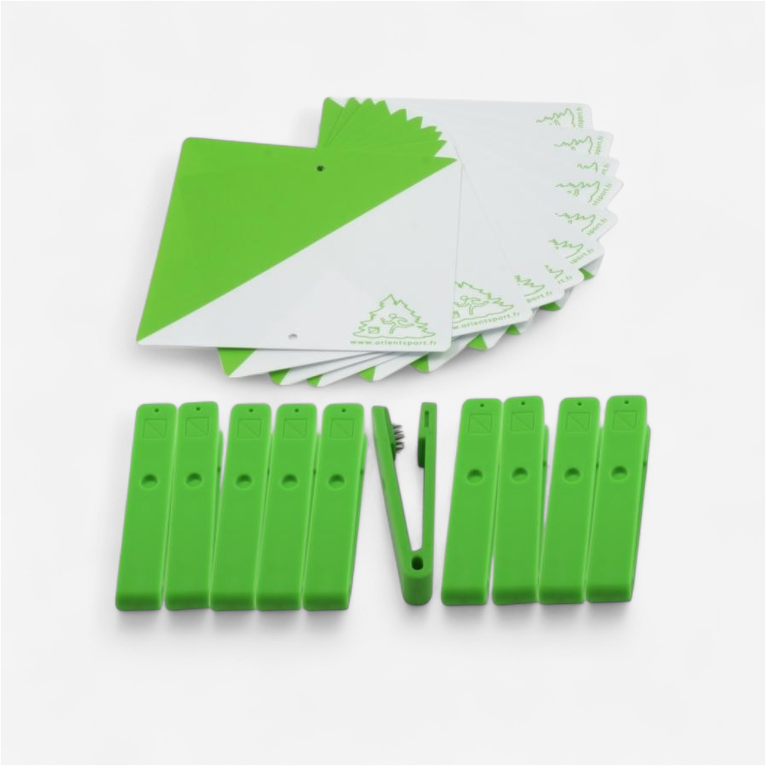 Lot de 10 balises de course d'orientation avec pinces couleurs vert - Course d'orientation - Orientsport- Clubs - Entreprises - Collectivités - Associations